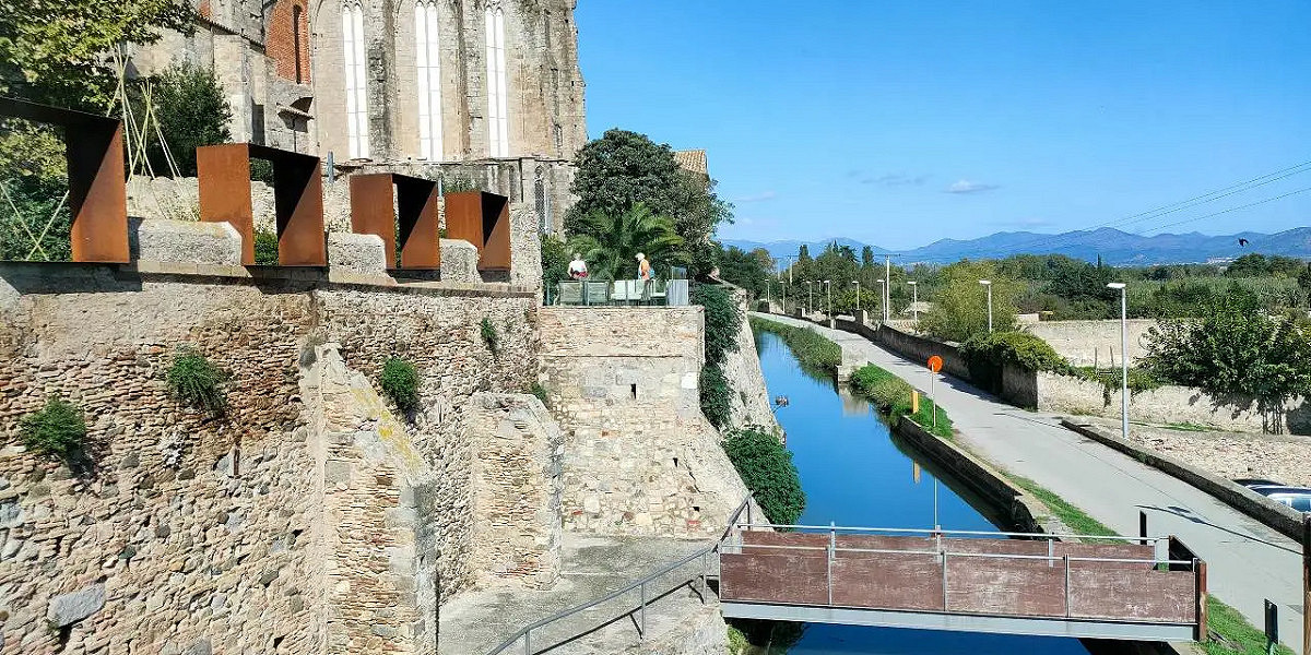 Castelló d’Empúries, Girona – Seaside Living with History and Character
