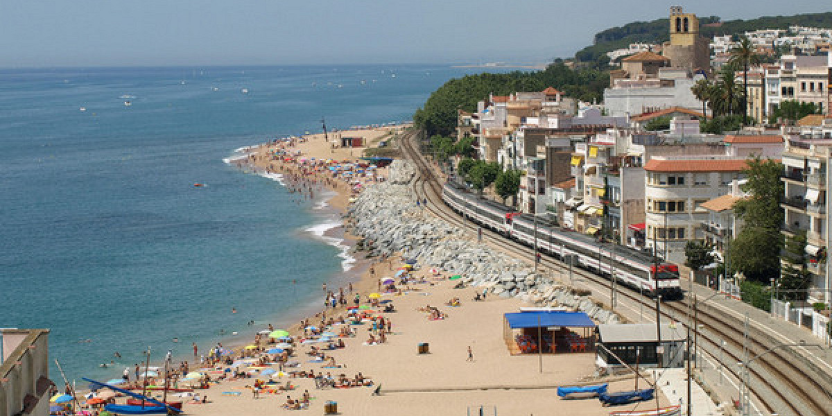 Sant Pol de Mar — A Whitewashed Coastal Town with Beaches, Fine Dining and Boutique Properties on the Costa del Maresme