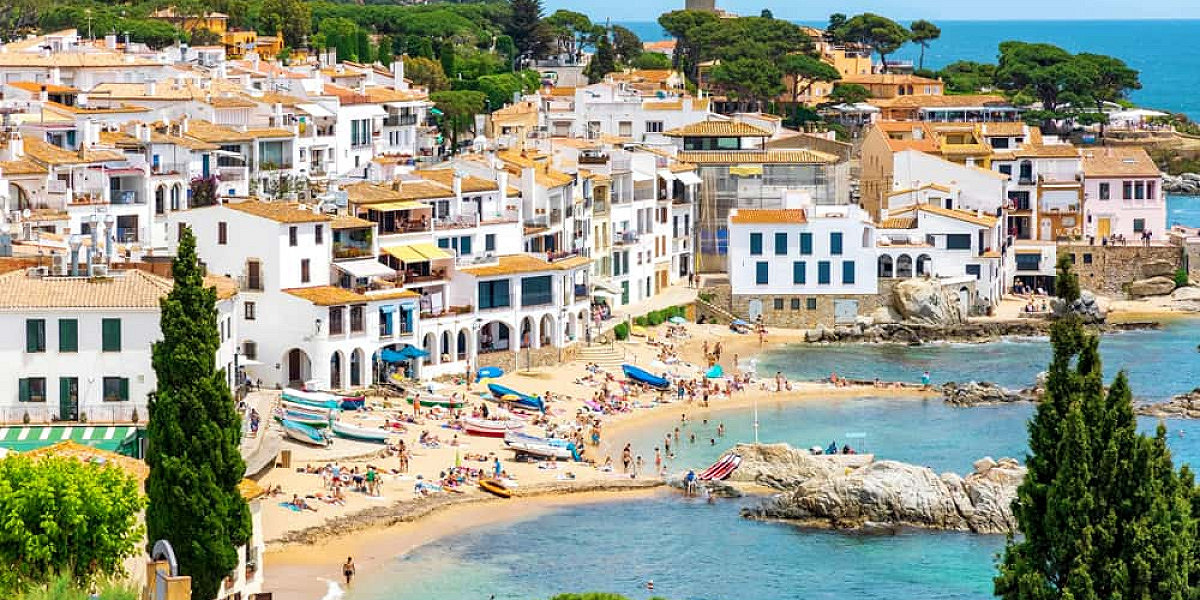 Calella de Palafrugell — casas blancas, calas turquesas y tranquilidad junto al mar