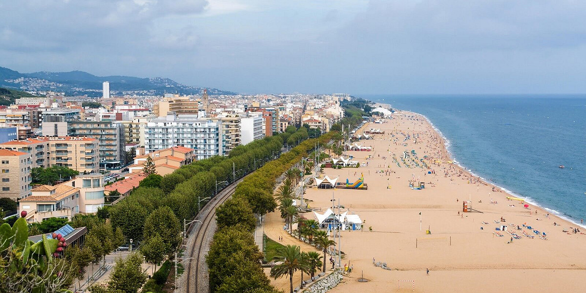 Calella — A Vibrant Coastal Town with Year-Round Life and Tourism Potential