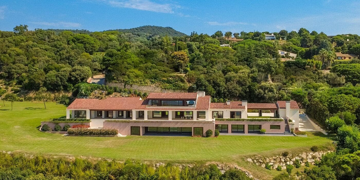 Buy Property in Spain with Cryptocurrency — Legal and Safe Solution for Russians in 2025