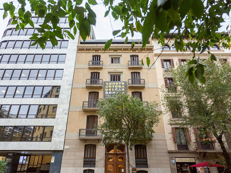 Отреставрированные квартиры на знаменитой Пасео-де-Грасия в Барселоне. Фото:  14