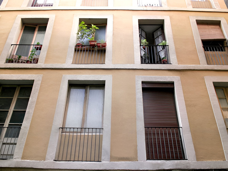 Доходное здание на продажу в районе Эль-Раваль в Барселоне