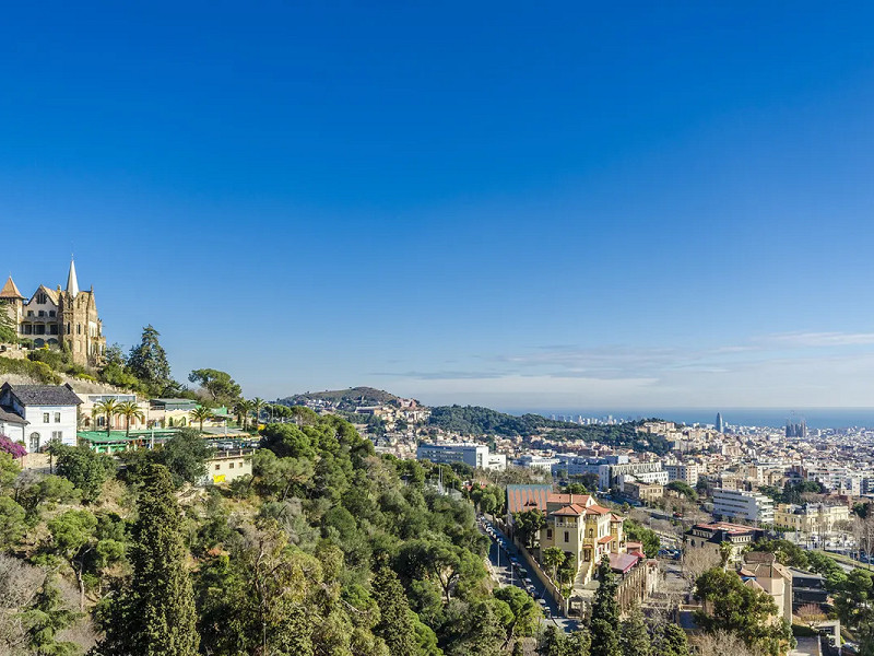 Великолепный особняк с панорамным видом на Барселону. Фото:  25