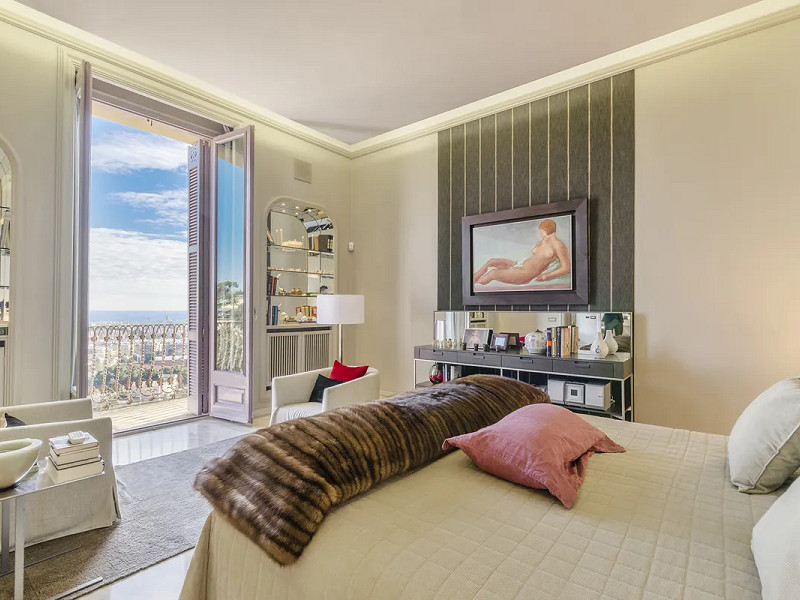 Великолепный особняк с панорамным видом на Барселону. Фото:  33