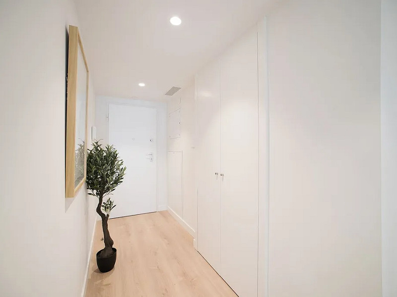 Cozy Apartments with Immediate Move-In Available in Barcelona . Photo:  12