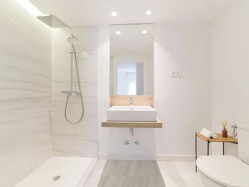 Cozy Apartments with Immediate Move-In Available in Barcelona . Photo:  14