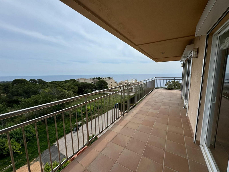 Bright corner apartment with beautiful sea views in Sant Feliu de Guixols