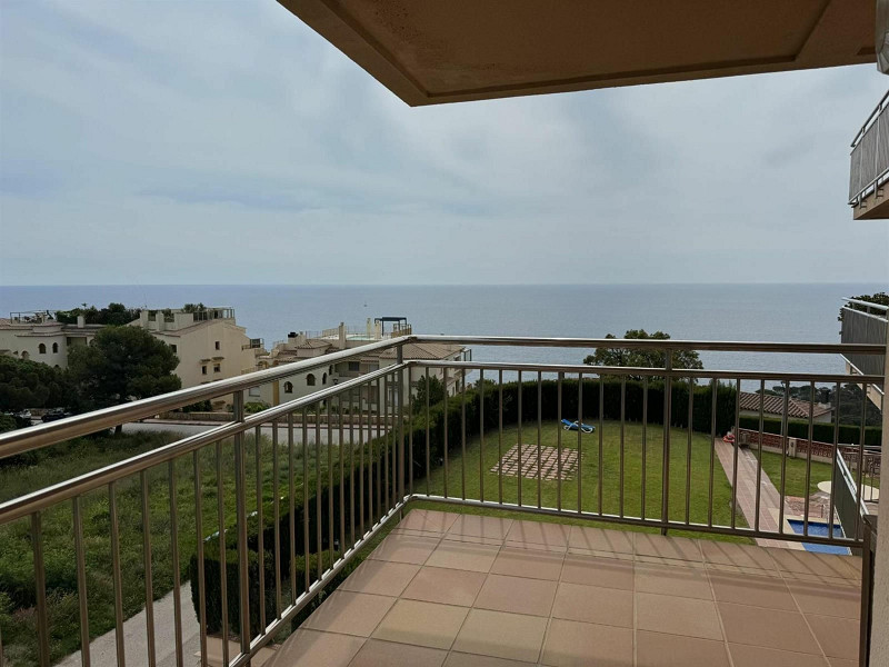 Bright corner apartment with beautiful sea views in Sant Feliu de Guixols. Photo:  3