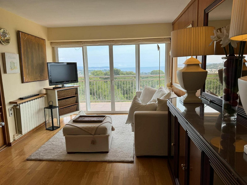 Bright corner apartment with beautiful sea views in Sant Feliu de Guixols. Photo:  4