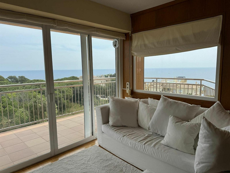 Bright corner apartment with beautiful sea views in Sant Feliu de Guixols. Photo:  7