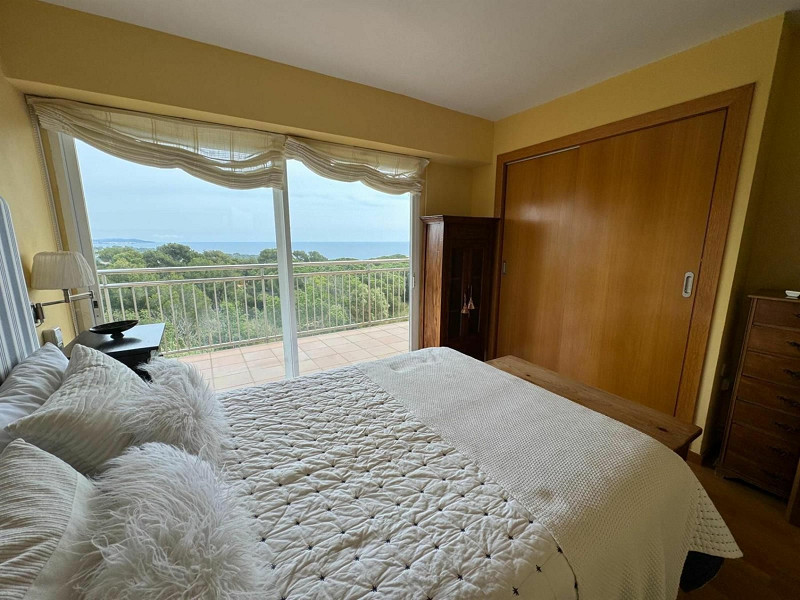 Bright corner apartment with beautiful sea views in Sant Feliu de Guixols. Photo:  14