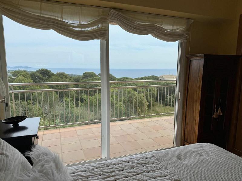 Bright corner apartment with beautiful sea views in Sant Feliu de Guixols. Photo:  15