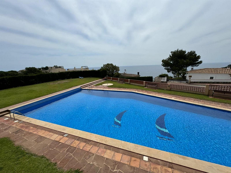 Bright corner apartment with beautiful sea views in Sant Feliu de Guixols. Photo:  23