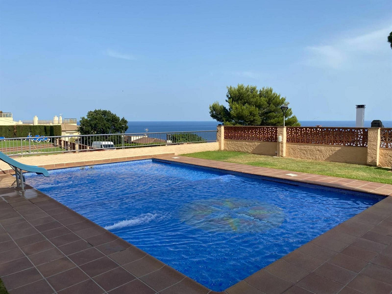 Bright corner apartment with beautiful sea views in Sant Feliu de Guixols. Photo:  35