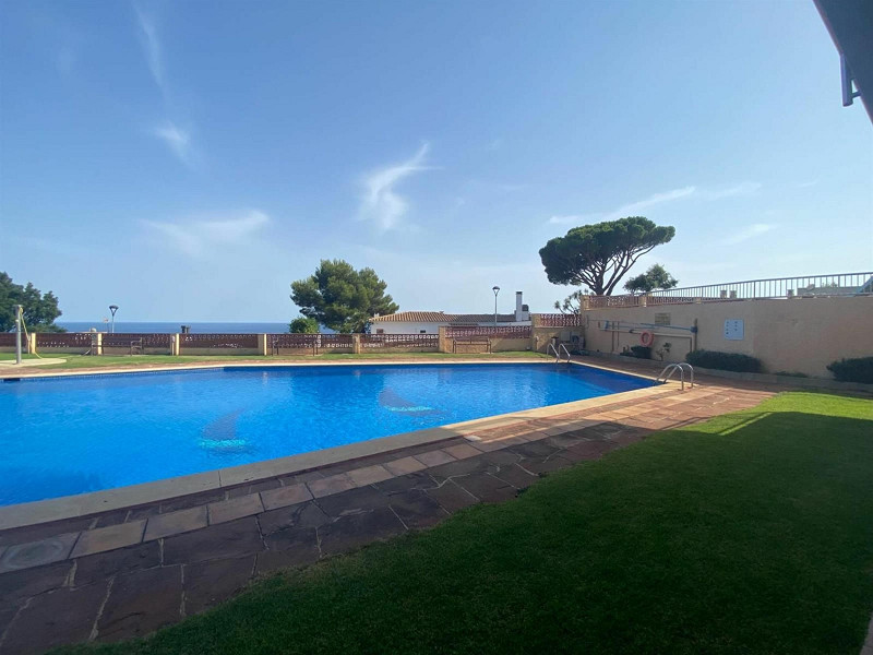 Bright corner apartment with beautiful sea views in Sant Feliu de Guixols. Photo:  38