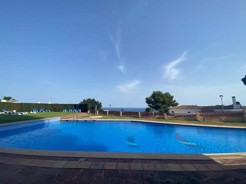 Bright corner apartment with beautiful sea views in Sant Feliu de Guixols. Photo:  39