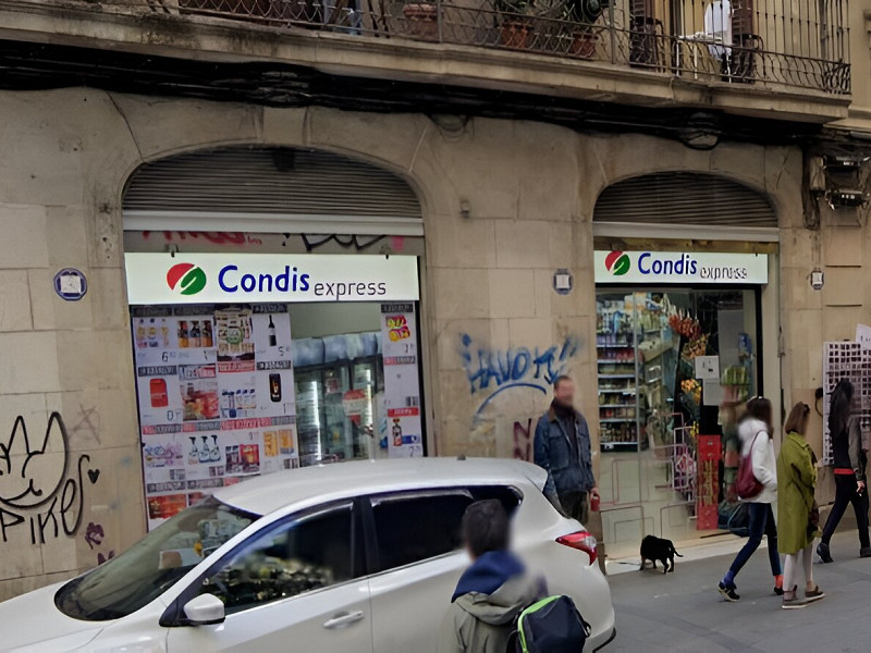 Profitable commercial premises with a supermarket tenant in the center of Barcelona next to Plaza Catalunya. Photo:  1