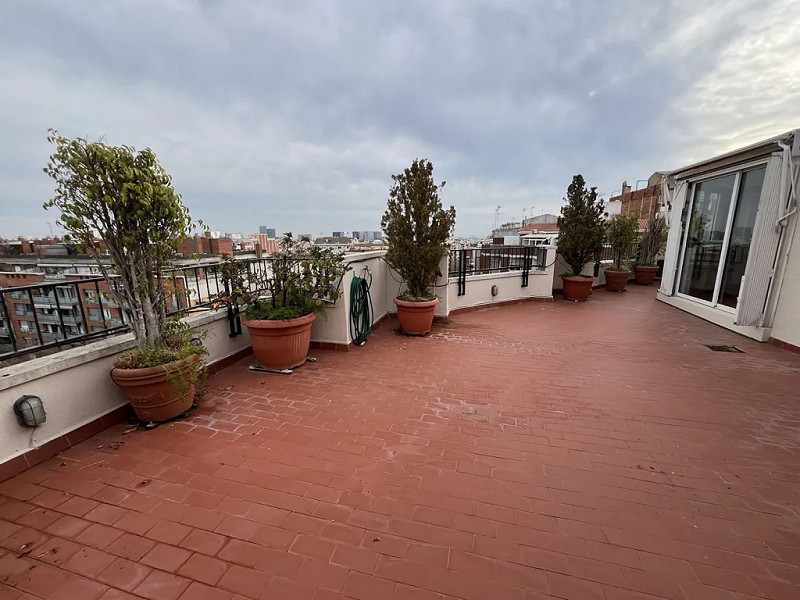 Magnificent penthouse for sale in the Sagrada Familia area. Photo:  6