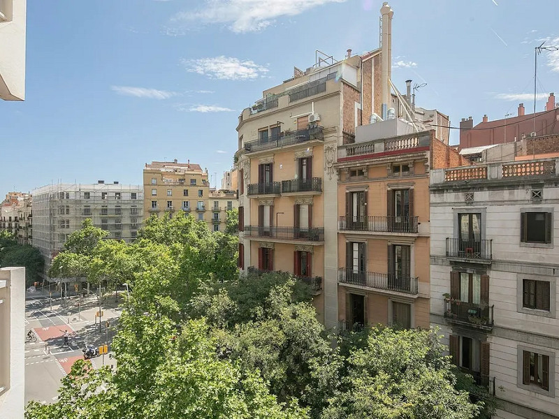 Elegant apartment with terrace in the center of Barcelona. Photo:  4