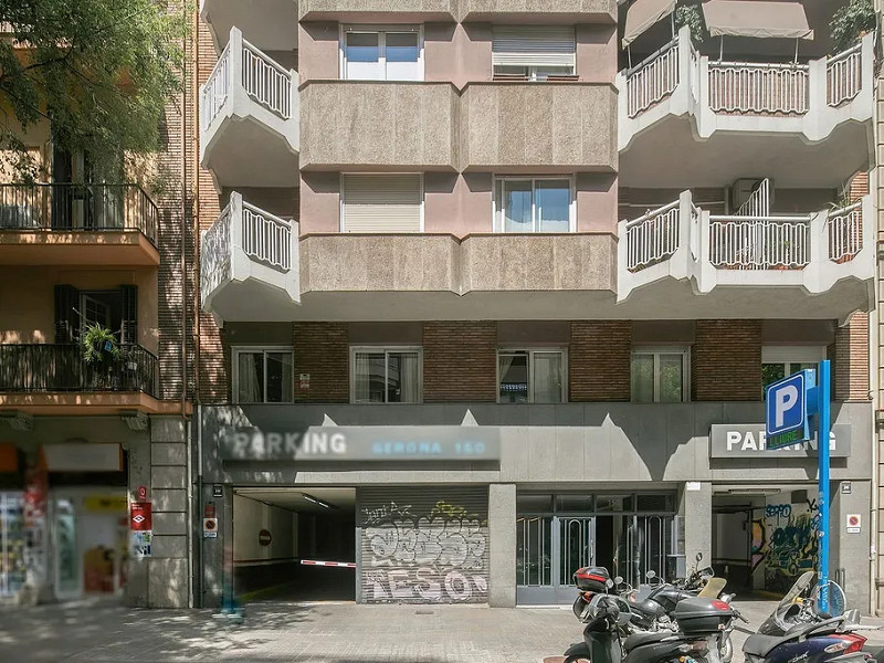 Elegant apartment with terrace in the center of Barcelona. Photo:  30