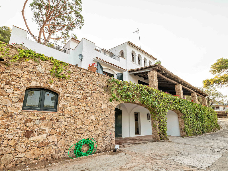 Luxury Villa with Stunning Sea Views in Tamariu, Costa Brava. Photo:  56