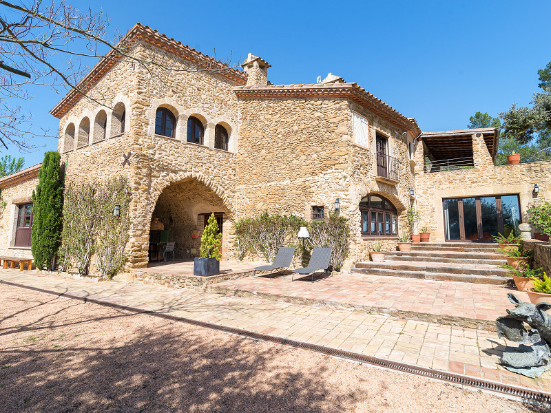 Luxury Forallac Villa with Pool and Panoramic Terraces. Photo:  50