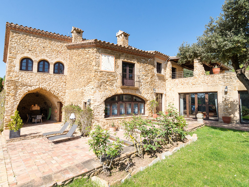 Luxury Forallac Villa with Pool and Panoramic Terraces. Photo:  53