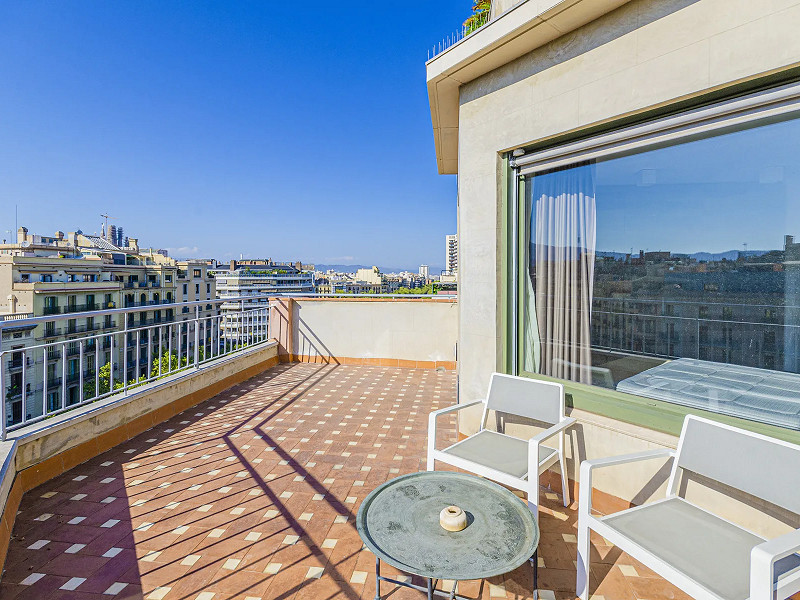 Penthouse with private terrace in the Eixample Dret area, Barcelona. Photo:  5