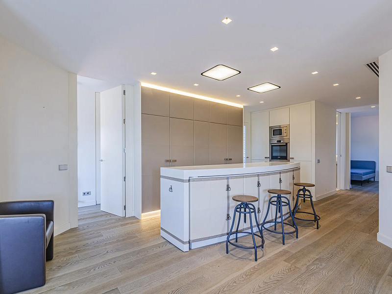 Penthouse with private terrace in the Eixample Dret area, Barcelona. Photo:  11