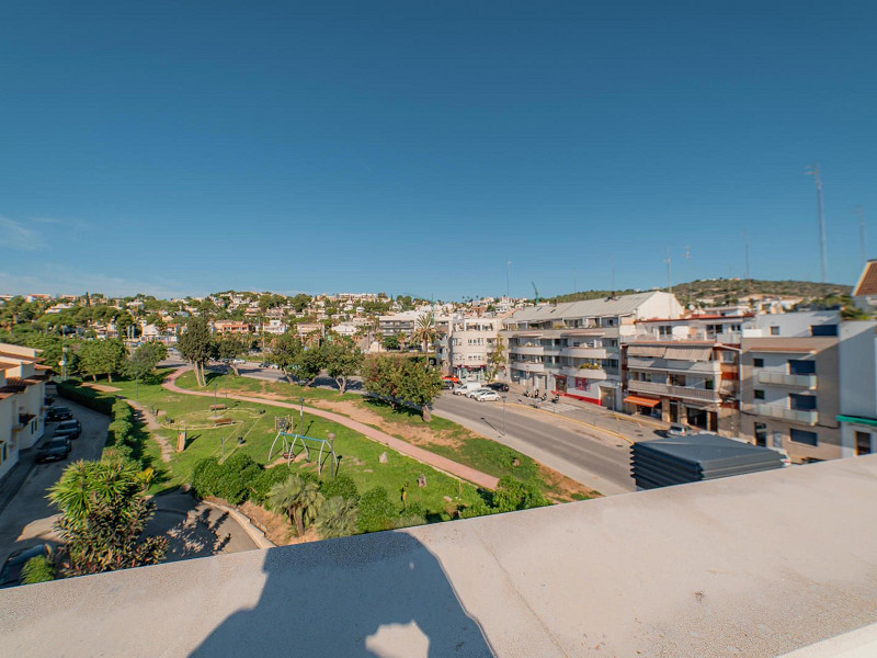 Elegant Duplex Penthouse with Sea Views in Sitges. Photo:  35