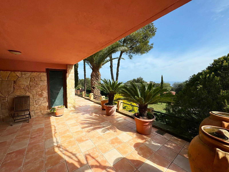 Elegant Villa with Sea Views in Begur. Photo:  18