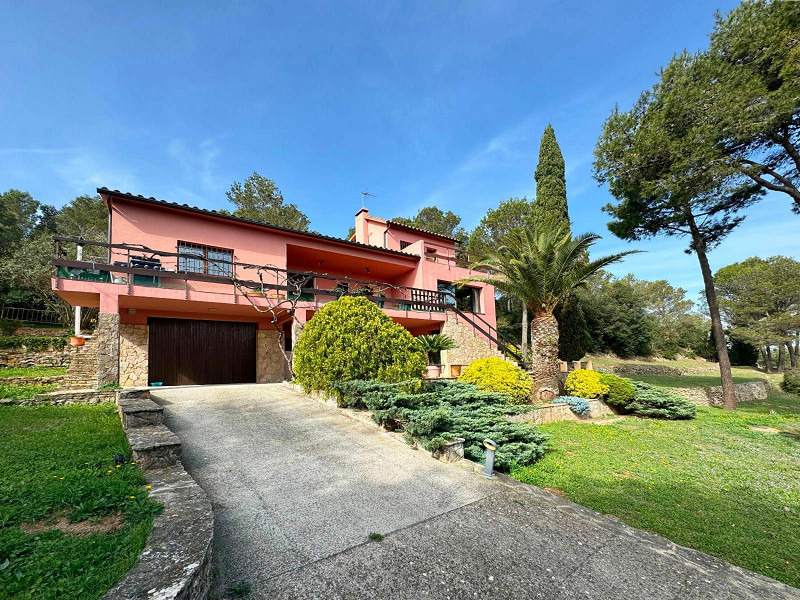 Elegant Villa with Sea Views in Begur. Photo:  20