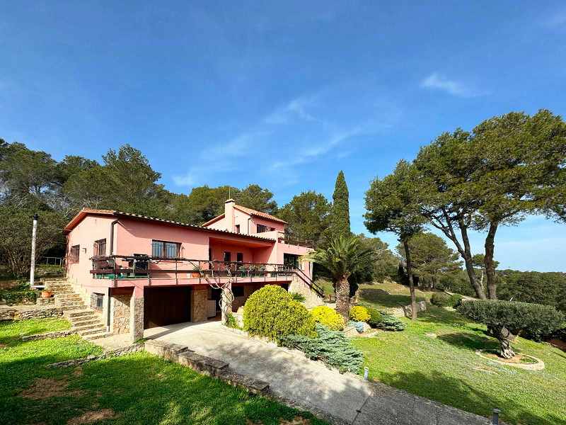 Elegant Villa with Sea Views in Begur. Photo:  21