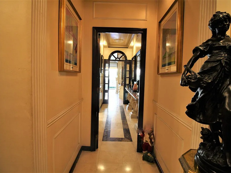 Apartment with Private Terrace in the Central Eixample District, Barcelona. Photo:  10