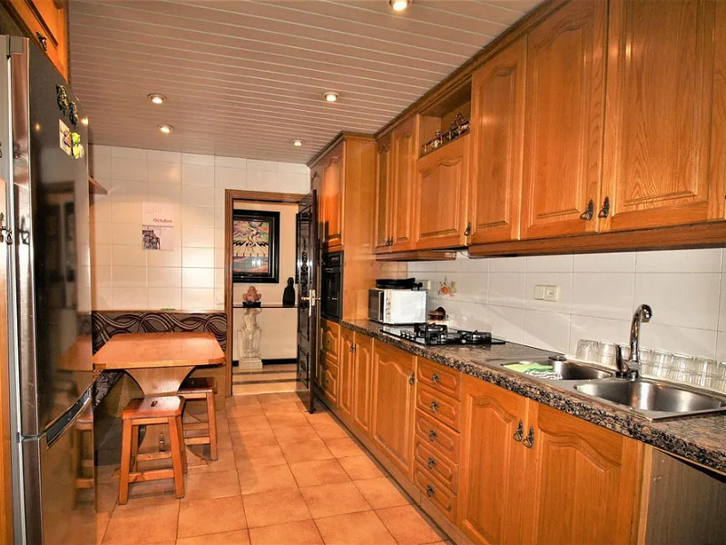 Apartment with Private Terrace in the Central Eixample District, Barcelona. Photo:  11