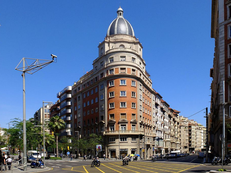 Commercial premises with tenant for sale in the prestigious area of ​​Sant Gervasi, Barcelona