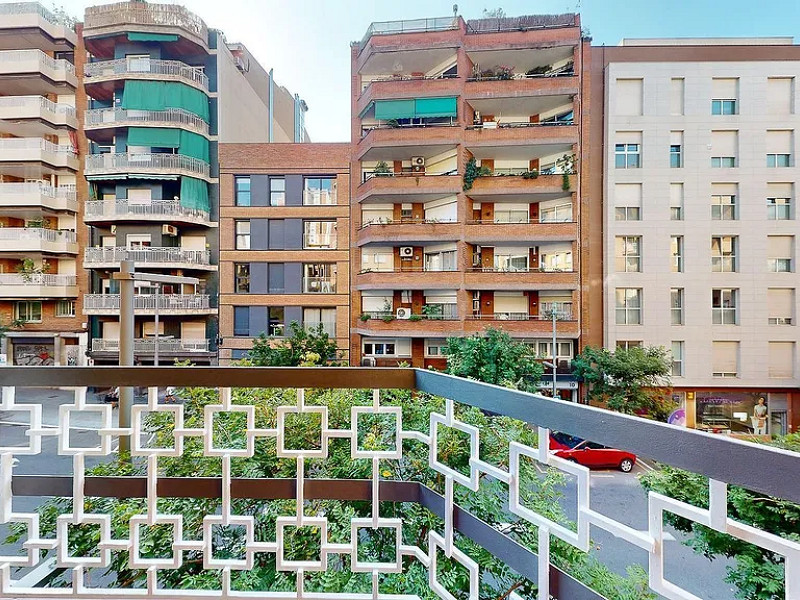 Spacious and Sunny Apartment in the Heart of Gràcia, Barcelona. Photo:  2