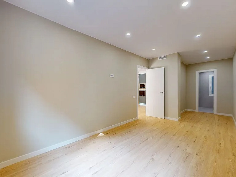 Spacious and Sunny Apartment in the Heart of Gràcia, Barcelona. Photo:  36