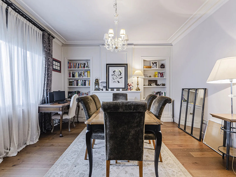 Spacious and Elegant Apartment in a Prestigious Barcelona Neighborhood. Photo:  4