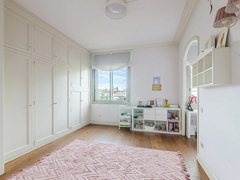 Spacious and Elegant Apartment in a Prestigious Barcelona Neighborhood. Photo:  20