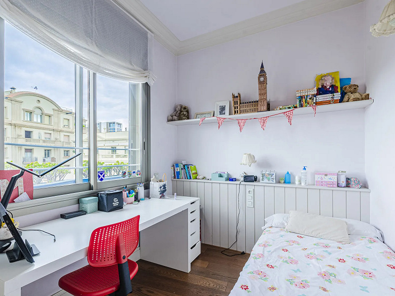 Spacious and Elegant Apartment in a Prestigious Barcelona Neighborhood. Photo:  22