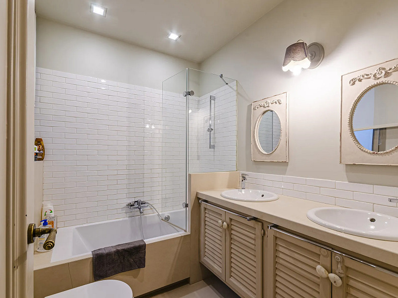 Spacious and Elegant Apartment in a Prestigious Barcelona Neighborhood. Photo:  23