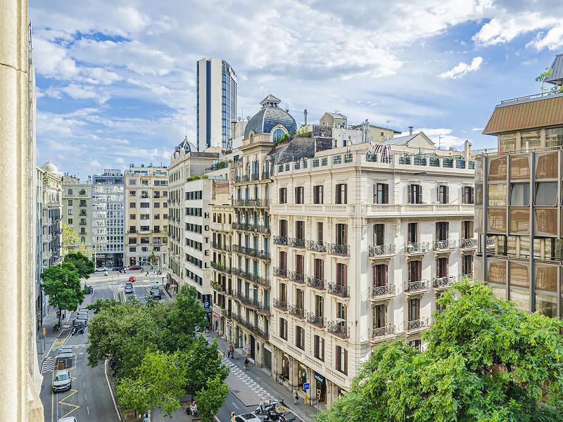 Spacious and Elegant Apartment in a Prestigious Barcelona Neighborhood. Photo:  28