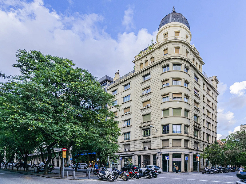 Spacious and Elegant Apartment in a Prestigious Barcelona Neighborhood. Photo:  31