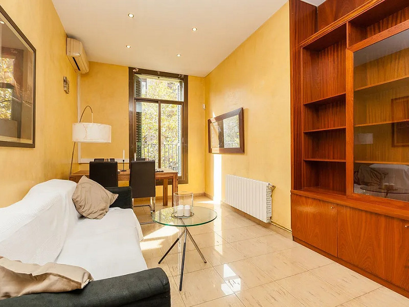 Bright Apartment in a Historic Building in the Eixample, Barcelona