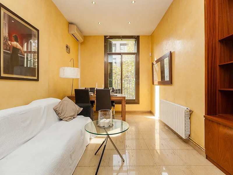 Bright Apartment in a Historic Building in the Eixample, Barcelona. Photo:  3