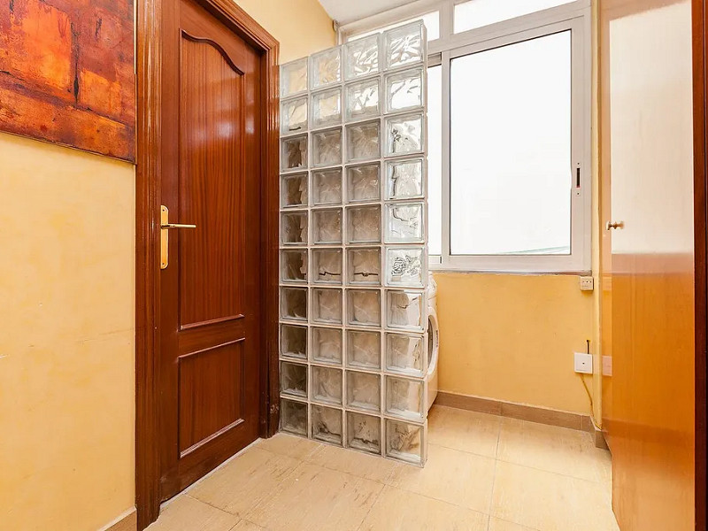 Bright Apartment in a Historic Building in the Eixample, Barcelona. Photo:  13