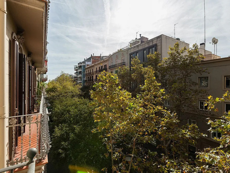 Bright Apartment in a Historic Building in the Eixample, Barcelona. Photo:  17