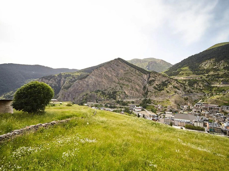 Apartment in the Exclusive Urbanization of Ribagrossa, Andorra. Photo:  16